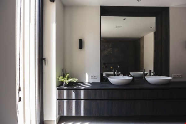 Meer opbergruimte in de badkamer? Zo houd je het luchtig en luxe